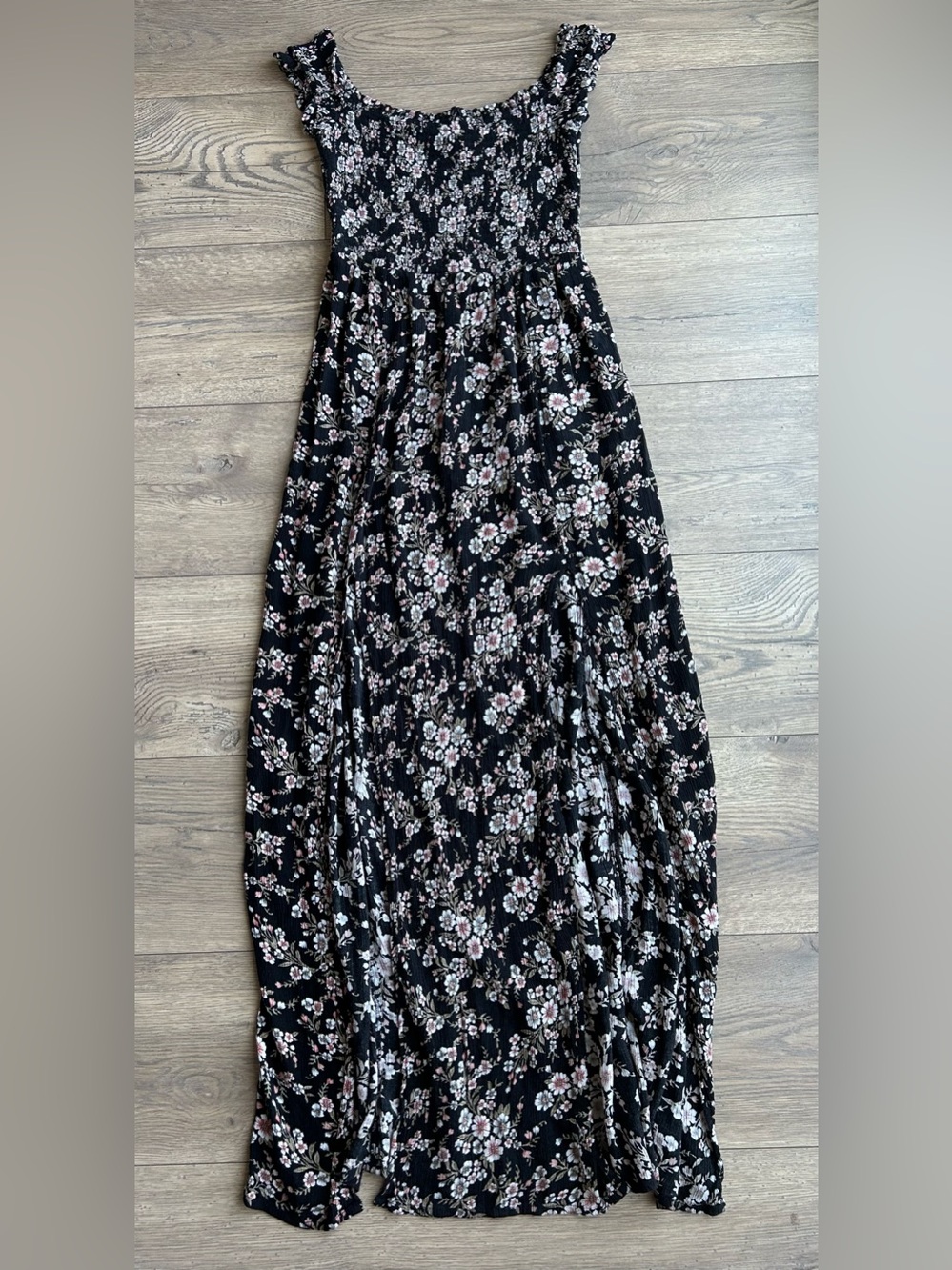 🦅 AE Black Floral Maxi Dress - Smocked Bodice